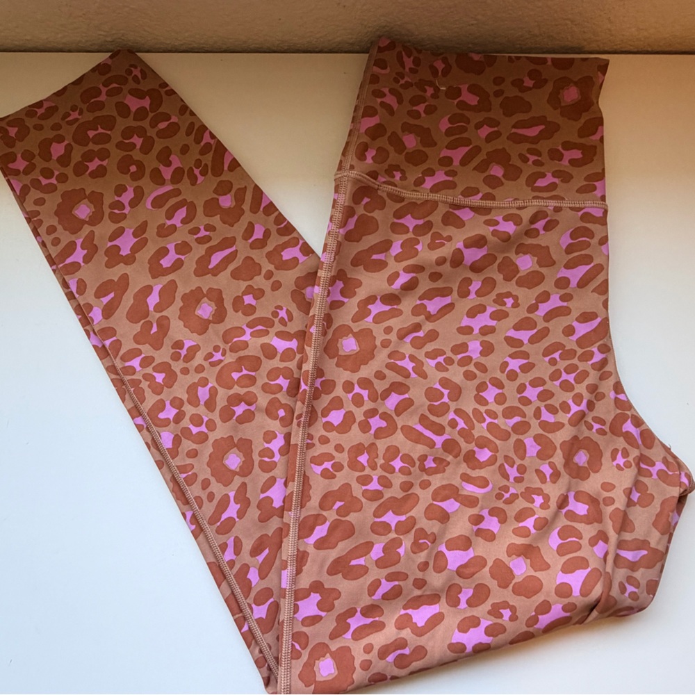 Aeire Offline Leopard Leggings